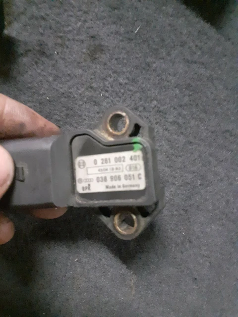 Capteur de pression d'air Audi A3 8p Leon Golf V touran 038906051C 0281002401