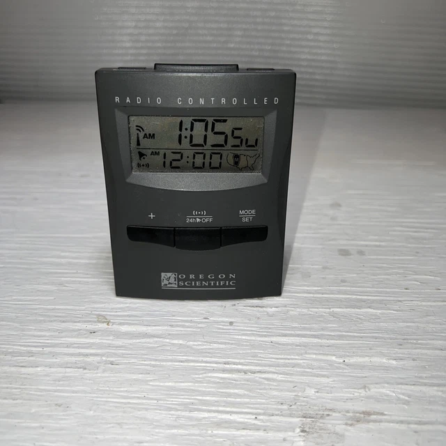 OREGON SCIENTIFIC RADIO controlled RM806 travel alarm clock £21.37