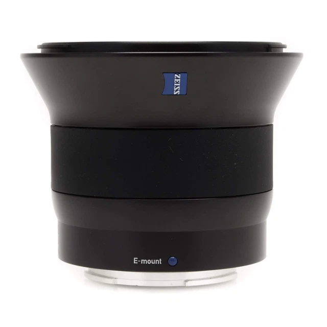 Montaje Zeiss 12 mm f/2,8 Touit Distagon Sony E en caja