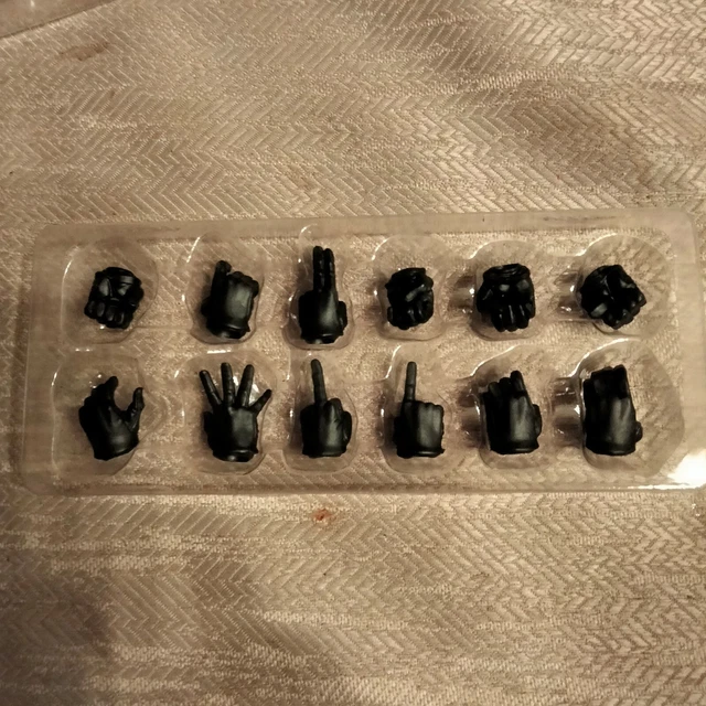 Mezco One:12 Gomez -  12 Interchangeable Hands Set 1:12 Scale