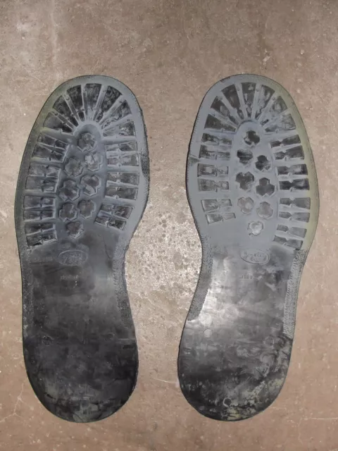 Paire de semelles extérieures Pirelli t. 43 pour rangers ou chaussures cousues