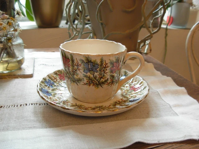 Tasse à café ancienne en faïence de Digoin Sarreguemines – La Roue du Passé