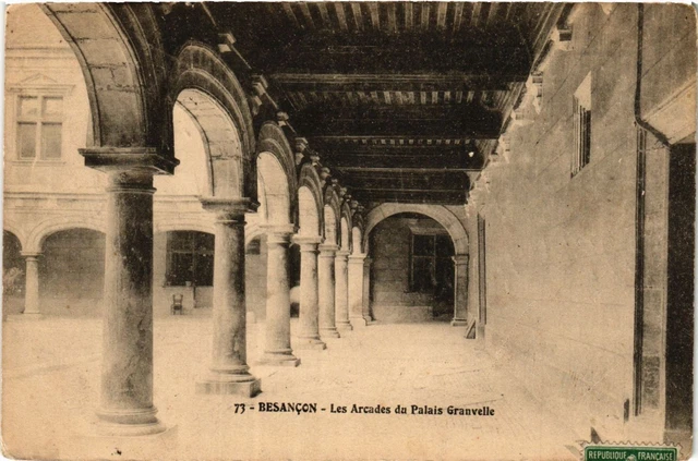 CPA BESANCON - Les Arcades du Palais Granvelle (365995)