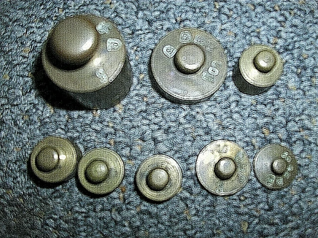 8 alte Waagen-Gewichte Messing von  5 bis 125 g