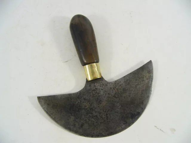 Ancien tranchet outil pour couper le cuir cordonnier bourrelier sellier