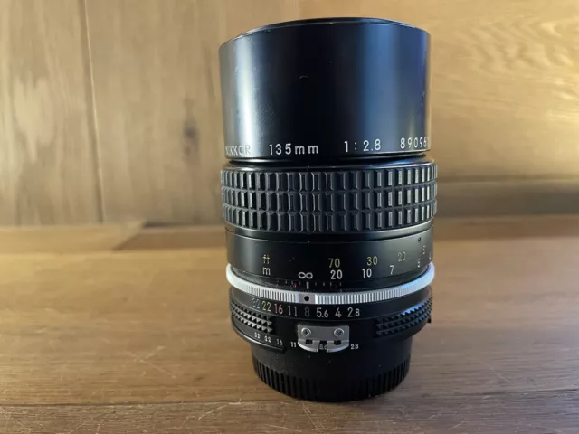 Mint Nikon Ai Nikkor 135mm F/2.8 Téléphoto Mf Objectif De Japon # A11R-33 890961 2