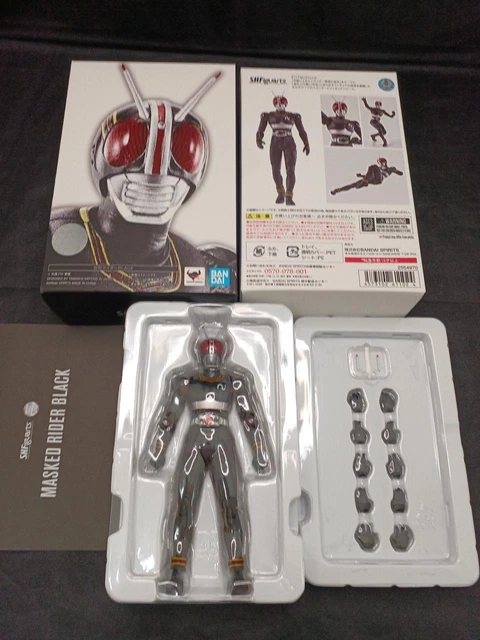 S.H.Figuarts Kamen Rider V3 | Action Figure 14,5 Cm | Metodo Di Intaglio Dell'Osso | Con Accessori E Tramoggia V3