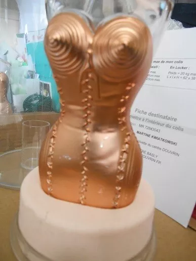 Flacon de Parfum 100ML   vide  "   corset  cuivre ( lire) "  JEAN PAUL GAULTIER