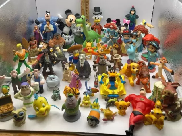 Massive Lot Disney Figures Frozen Pirincesses Wallace Mickey Mulan Lion King