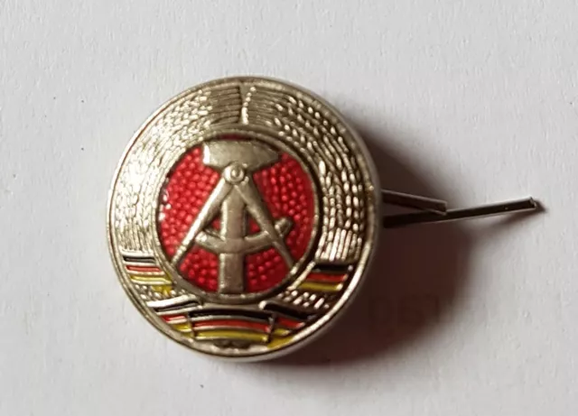 DDR / Abzeichen / Anstecknadel / Emblem der DDR / Uniform / Mütze