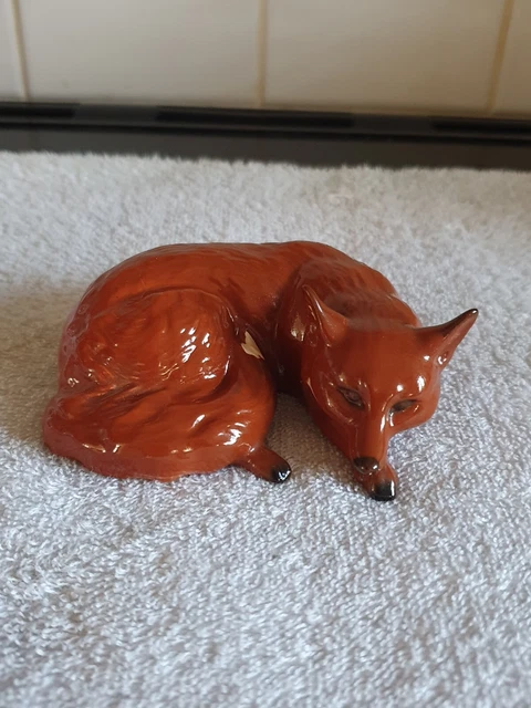 Beswick Curled Laying Down Fox 1017