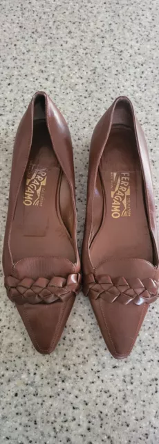 salvatore ferragamo flats size 6