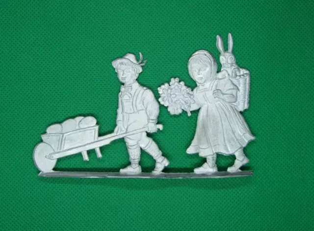 Zinnfigur  OSTERN  " KINDER GEHEN ZUM  OSTERMARKT "  11  x 7 cm  Vitrinen Figur