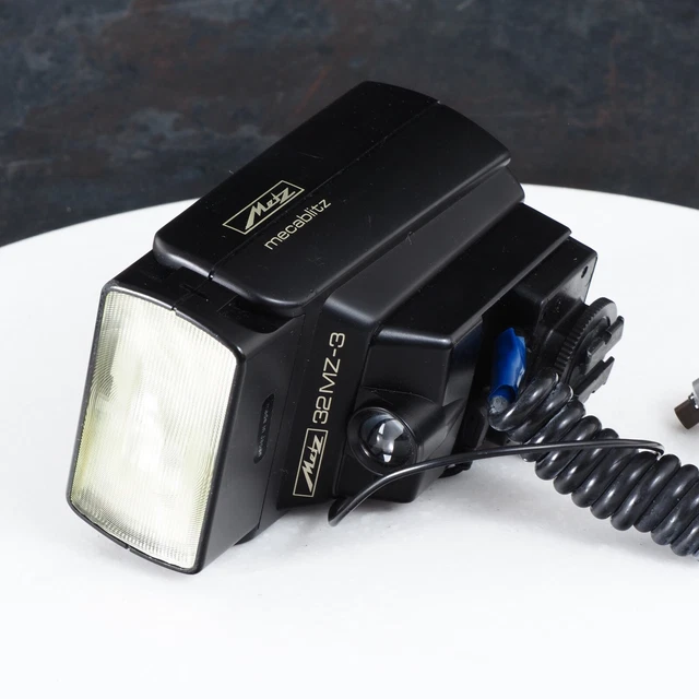 ^ Metz Mecablitz 32MZ-3 Hot Shoe Flash w/ for Hasselblad SCA-390