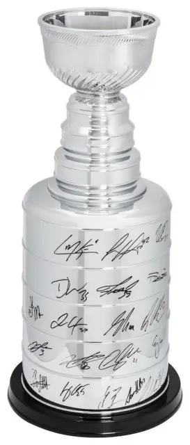 https://www.picclickimg.com/DdcAAOSw725lj9Hw/COLORADO-AVALANCHE-Team-Autographed-2022-Stanley-Cup-Champions.webp