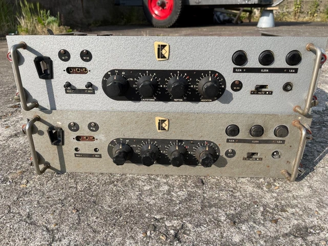2 RFT V25 Funkwerk Kölleda tube amplifier Kraftverstärker 25 Watt EL34 PP Zeiss 2 RFT V25 Funkwerk Kölleda tube amplifier Kraftverstärker 25 Watt EL34 PP Zeiss