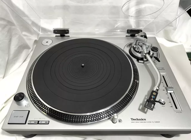 Technics SL-1200GR Silver Direct Drive Turntable w/Box, Accessories