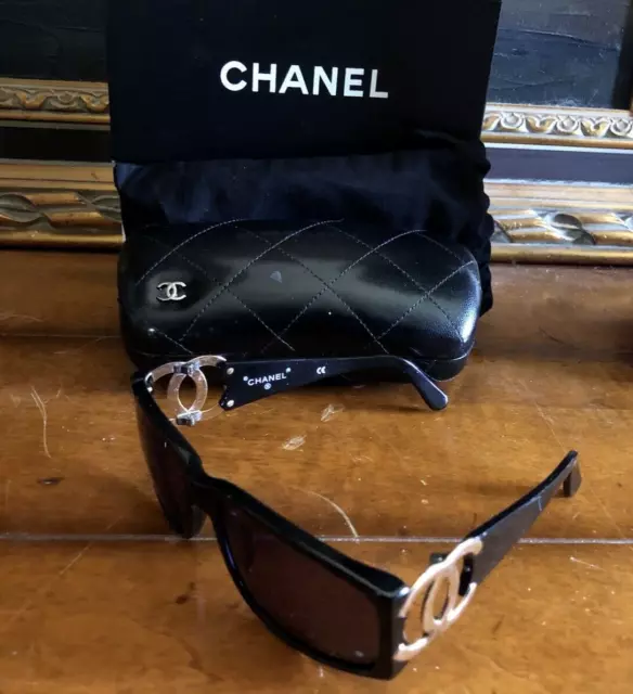 STUNNING CHANEL BLACK Frame Gold CC Sunglasses w Box Quilted Case