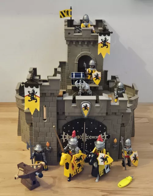 Playmobil Löwenritterburg mit tollen Figuren und viel Zubehör.!!!