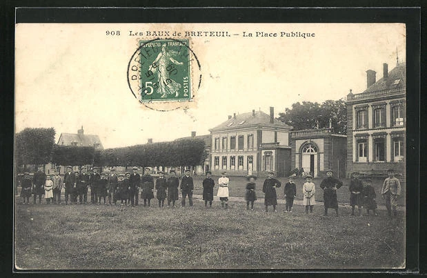 CPA Les Baux de Breteuil, La Place Publique, des children im Ort 1909