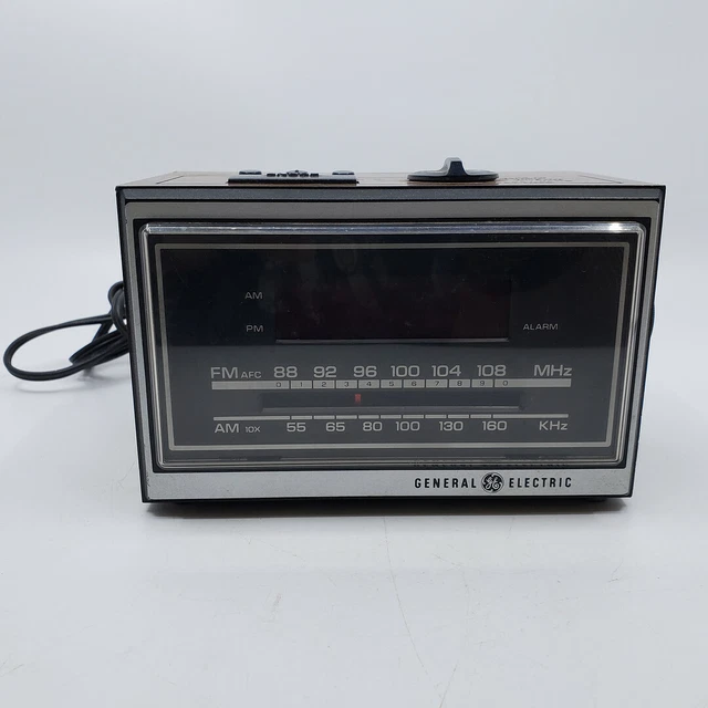 Vintage General Electric GE Alarm Clock FM/AM Radio 7-4620D Brown Black