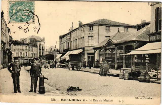 CPA AK Saint-Dizier - La Rue du Marche (270316)