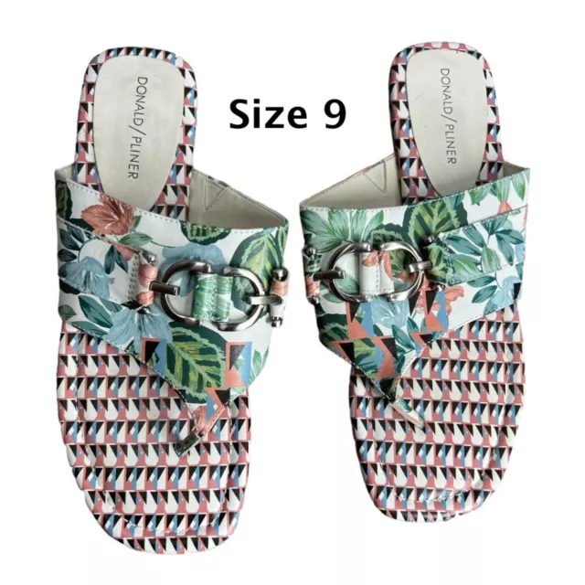 Donald Pliner Sandals 9 womens thong Geo Jungle Print Leather Kent flip flops