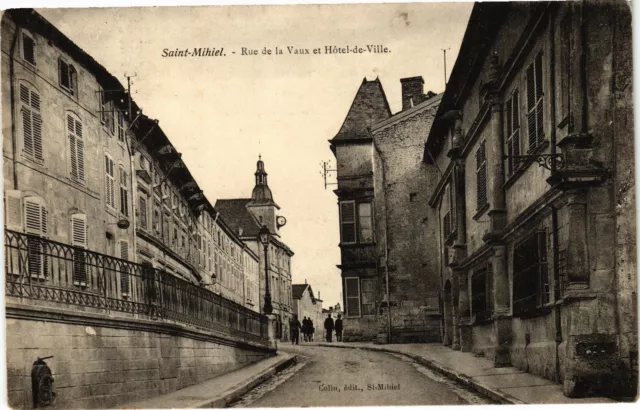 CPA Saint Mihiel-Rue de la Vaux and Hótel de Ville (184018)