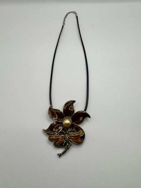 Collier Pendentif Pilgrim - Fleur émail Vert Sur Métal Argenté, Design Danois, Occasion