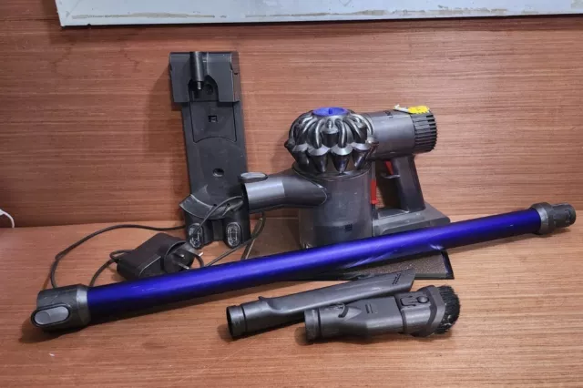 Dyson V6 Akku-Staubsauger - langes Rohr - Wandhalterung Ladung funktioniert 100 %