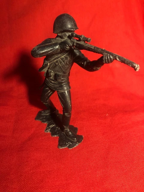 JOUET FIGURINE EN COMPOSITION DURSO SOLDAT RUSSE PORTE
