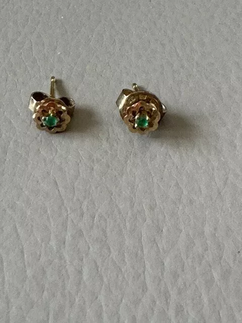 Genuine Natural Emerald 9 ct gold stud earrings. 3