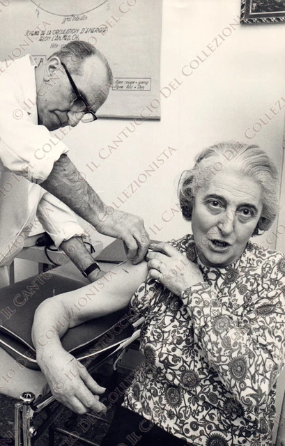 1972 Dottor Pericle Assennato Medicina agopuntura artrosi Fotografia 2