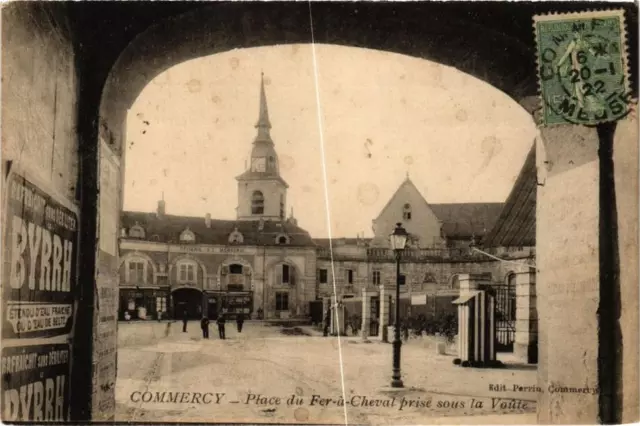 CPA Commercy-Place du Fer a Cheval taken under the vault (231977)