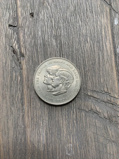 Collectible - 1981 Charles and Diana Royal Wedding Commemorative Crown coin
