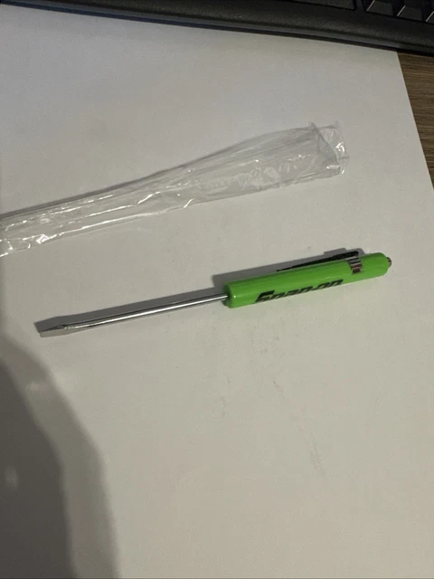 Pocket Screwdriver With Reversible Bit (Red) | SDDDM1AR