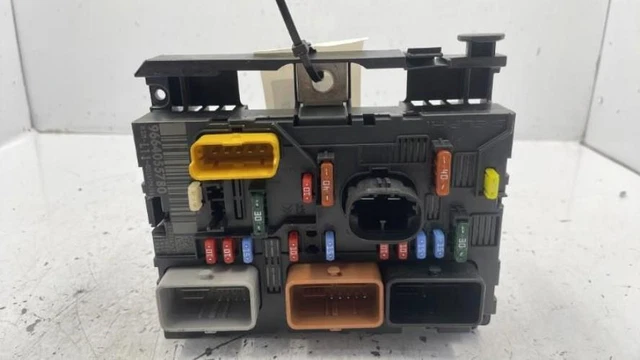 BOITIER SERVITUDE MOTEUR BSM PEUGEOT 207 PHASE 1 6580NJ EUR 84 70 boitier-servitude-moteur-bsm-peugeot-207-phase-1-6580nj-eur-84-70