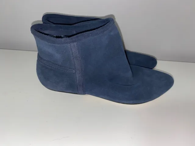 Johnnie B Boden navy blue suede pixie styel ankle boots size 3