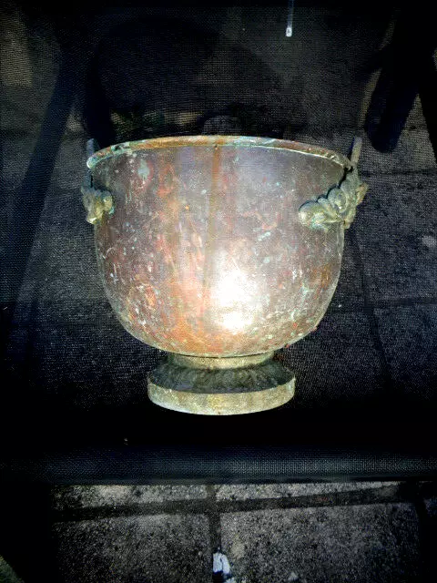cache pot   en cuivre ou en   bronze  XVIIIe
