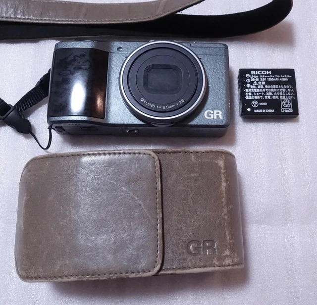 "Near Mint" Ricoh GR Limited Edition Digital Camera Metallic Green 3500 Shots