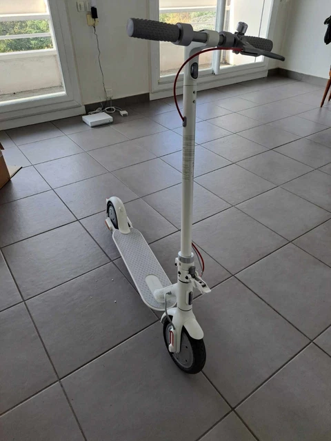 Trottinette électrique Xiaomi Mi 3 Lite Remise à Neuf - 300W, Couleur Noire, Pour Adultes, Occasion