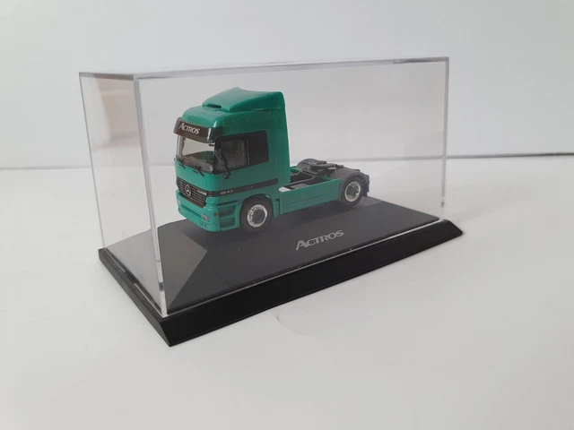 Unique Model 1/64 Mercedes Actros Transport Autos - Pink Pig - UM64-ACTR-PNK