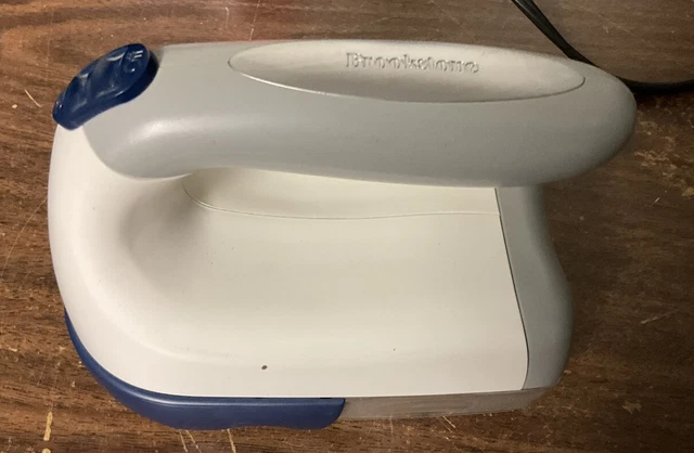 Brookstone Adjustable Fabric Shaver Remove Pills and Lint w/ Ease Lightweight