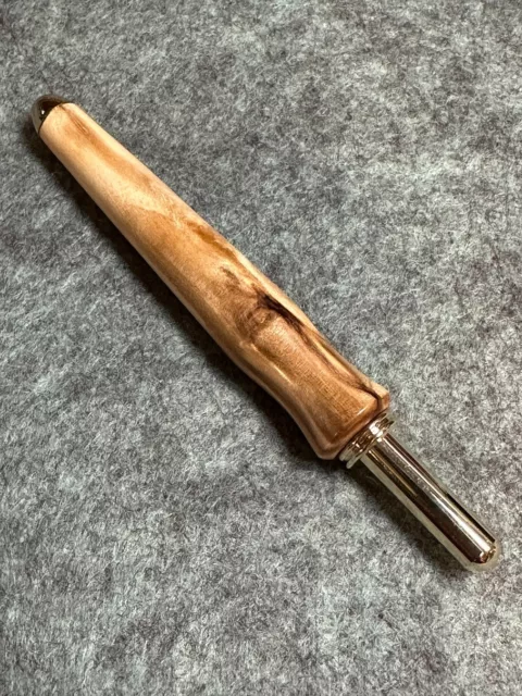 Herramienta de coser tallada a mano BELÉN OLIVA costura de madera acabado oro 24k