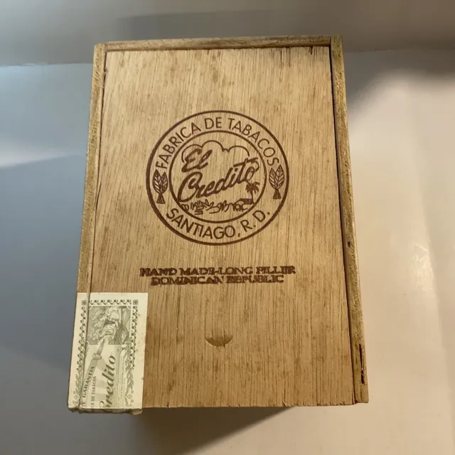 El Credito Fabrica De Tabacos Sanitago R.D. Slid Lid Wood Cigar Box