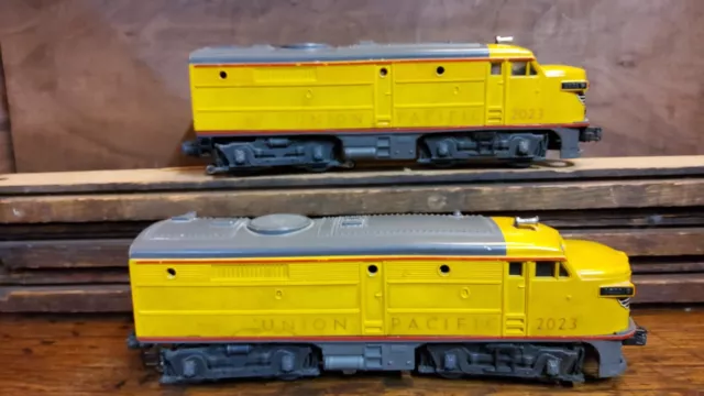 Postwar Lionel 2023 Vintage O Union Pacific Gray & Yellow Alco AA Diesel  Set