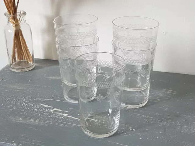 Lot 5 verres anciens gravés en cristal Saint Louis? Old french crystal glasses