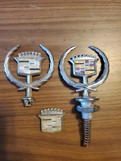 VINTAGE CADILLAC WREATH CREST HOOD ORNAMENTGOLD TONE 海外 即決-