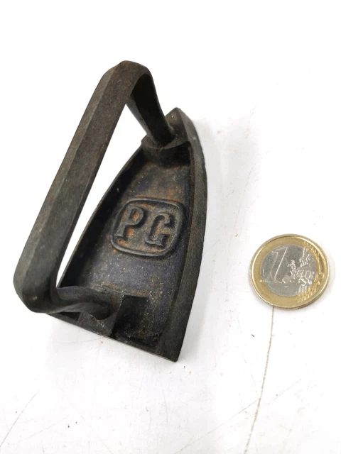 ANCIEN PETIT FER à repasser N n° 2 longueur 8 cm dentellière poupée