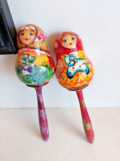 Jolie Paire de Maracas en Bois Peint Vernis Poupées Matriochka -  Artisanat Est